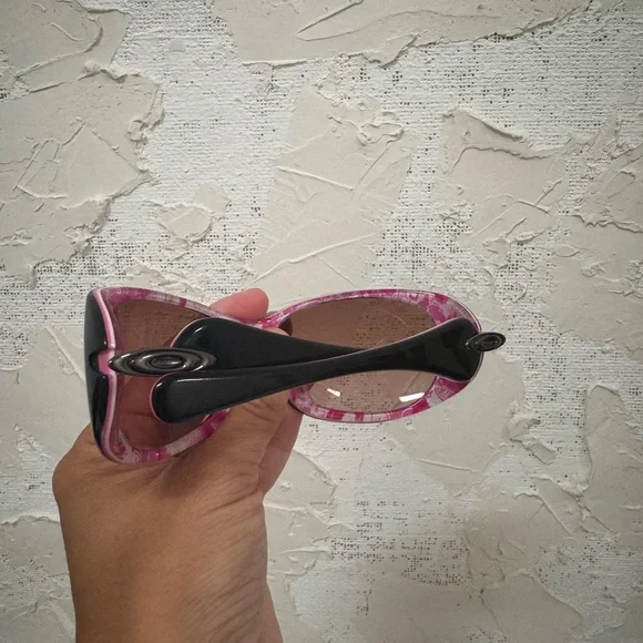 OAKLEY DANGEROUS Breast Cancer Black Pink Plastic Sunglasses - Picture 10 of 16